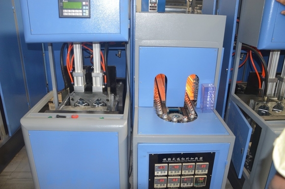 첨단 반 자동 원형 플라스틱 병 제조 기계 부피 크기 0.1-2L PLC MITSUBISHI