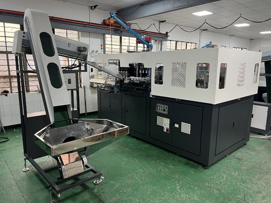 2800 KG 광물 물 처리 라인을 위한 자동 4 홀 PET 병 스트레치 블로 Molding 머신