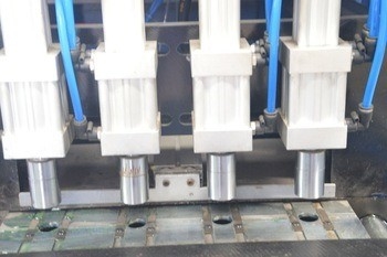 470mm Max.Bottle Height Semi Auto 4 캐비티 PET 병 스트레치 블로 폼 머신